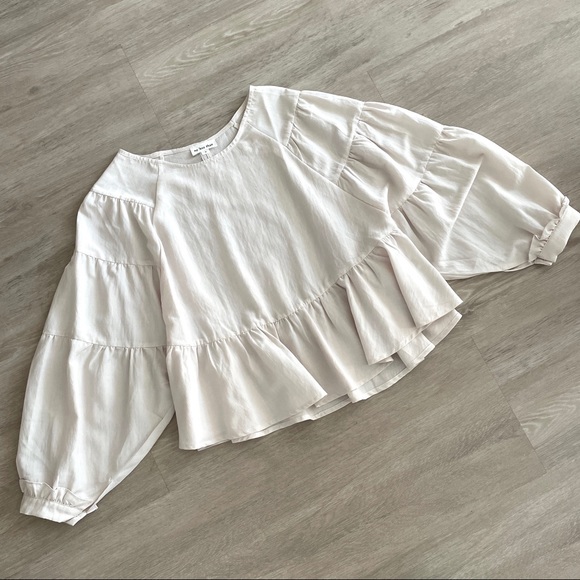 Anthropologie No Less Than poet sleeves ruffled cream top / blouse - Picture 2 of 15